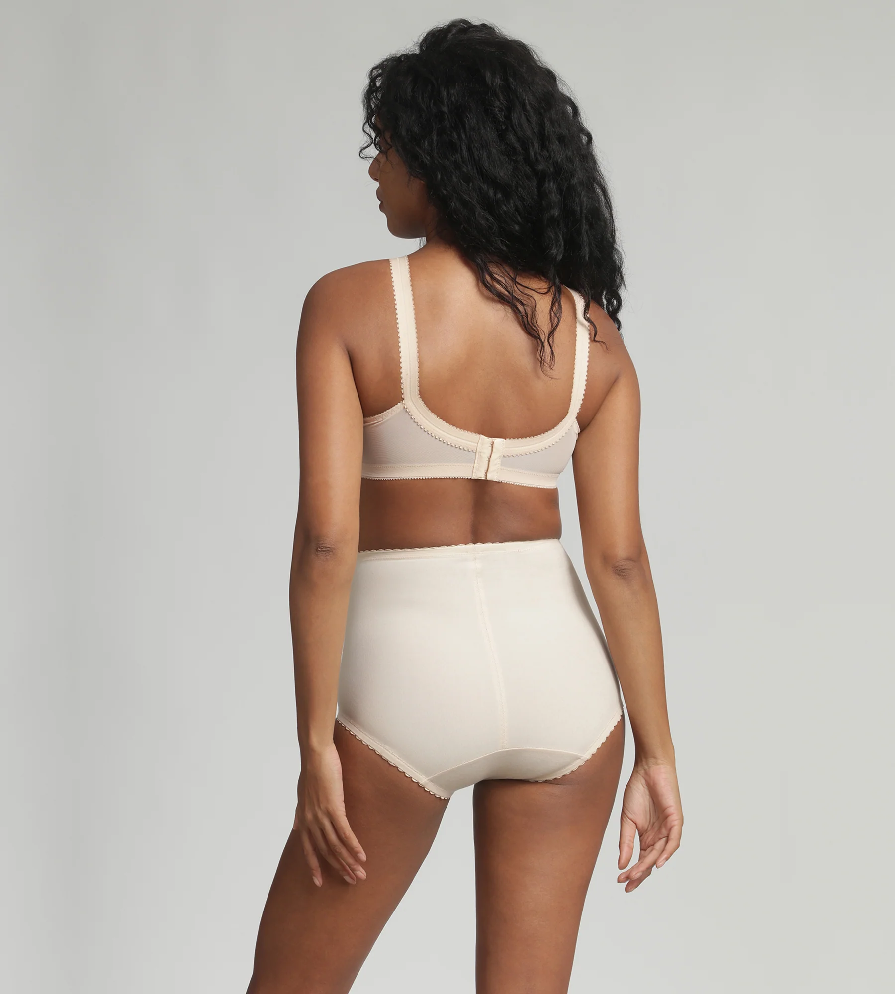 Culotte gainante serre-taille beige Incroyable C'est une Gaine - Image 4