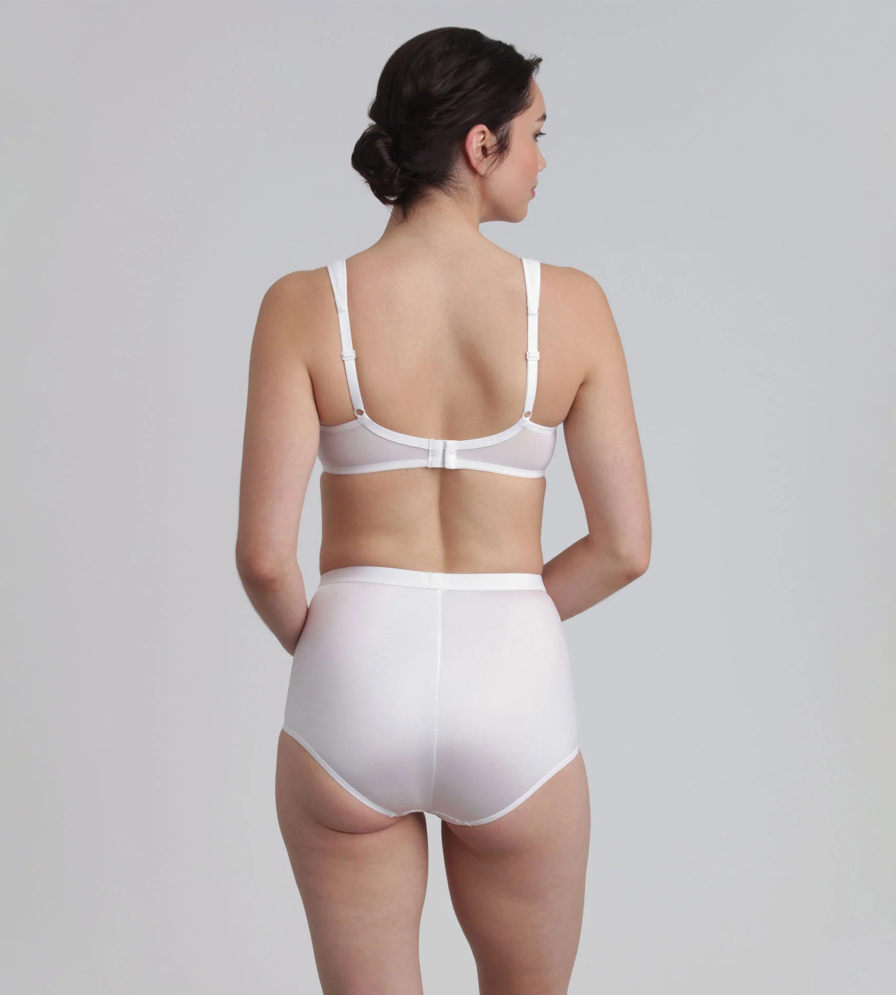 Soutien-gorge minimiseur blanc Expert in Silhouette - Image 4